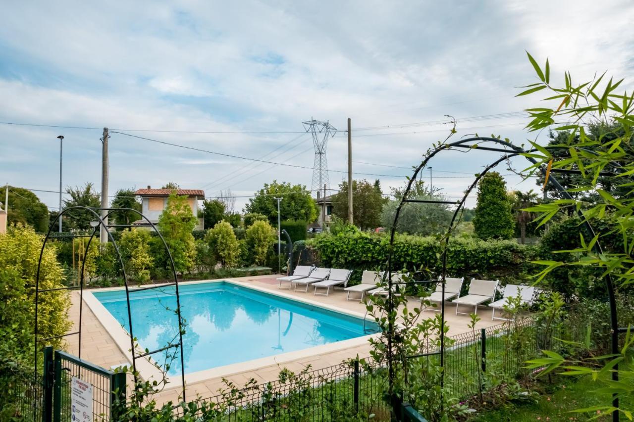 Appartement Residenza Gelsomino à Desenzano del Garda Extérieur photo