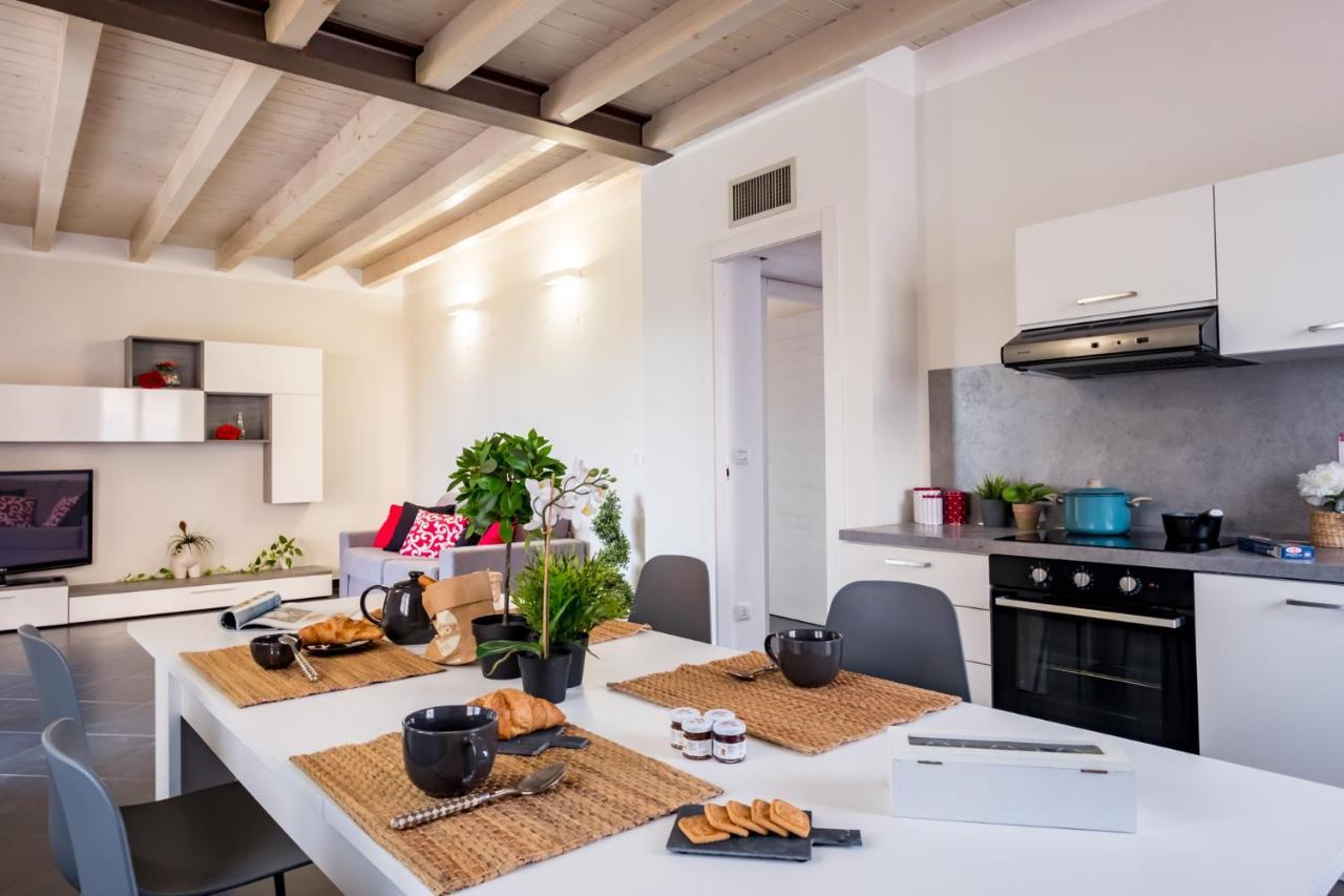Appartement Residenza Gelsomino à Desenzano del Garda Extérieur photo